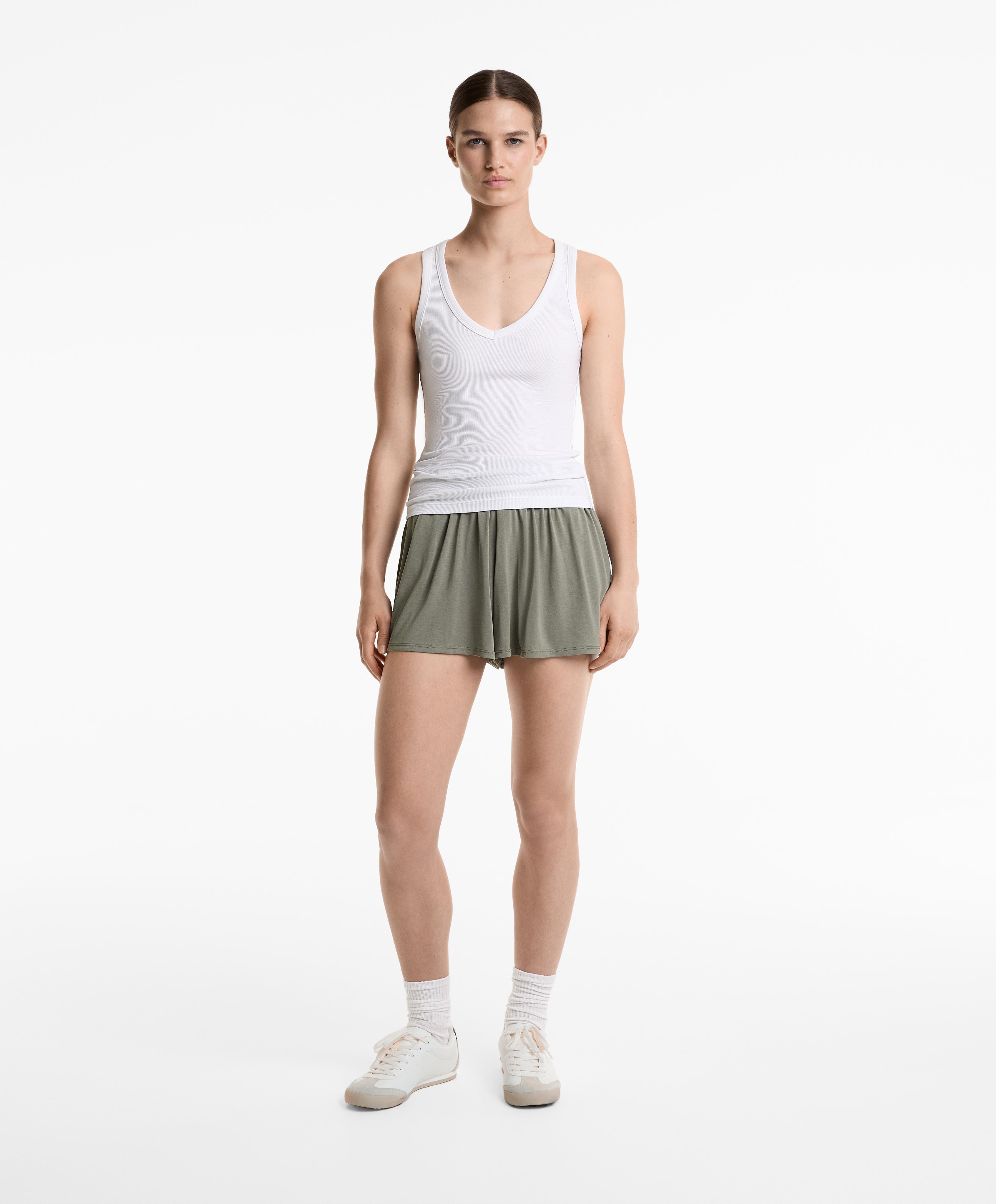 Sleeveless V-neck T-shirt with cotton and modal