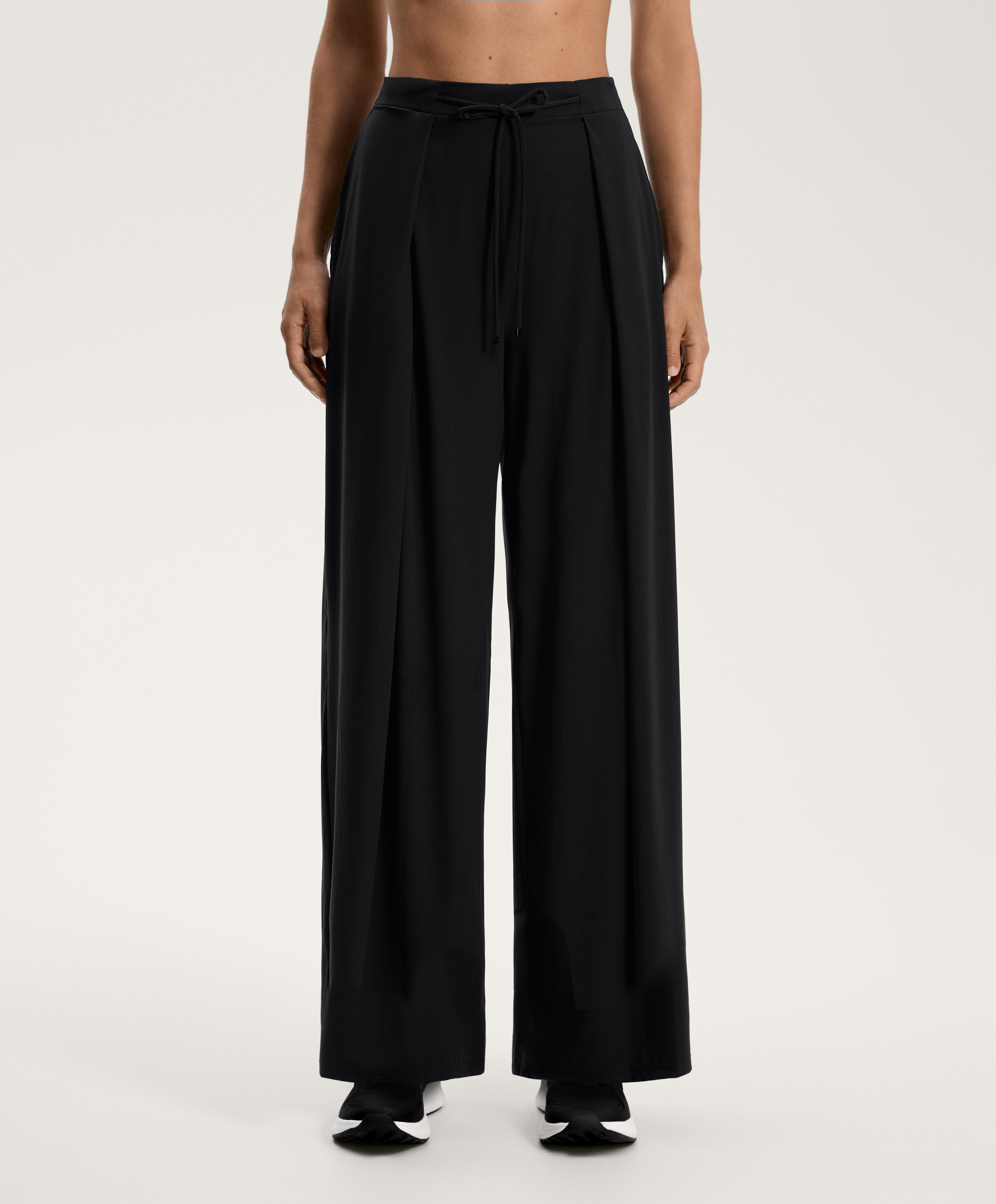 Light Touch wide-leg pleated trousers