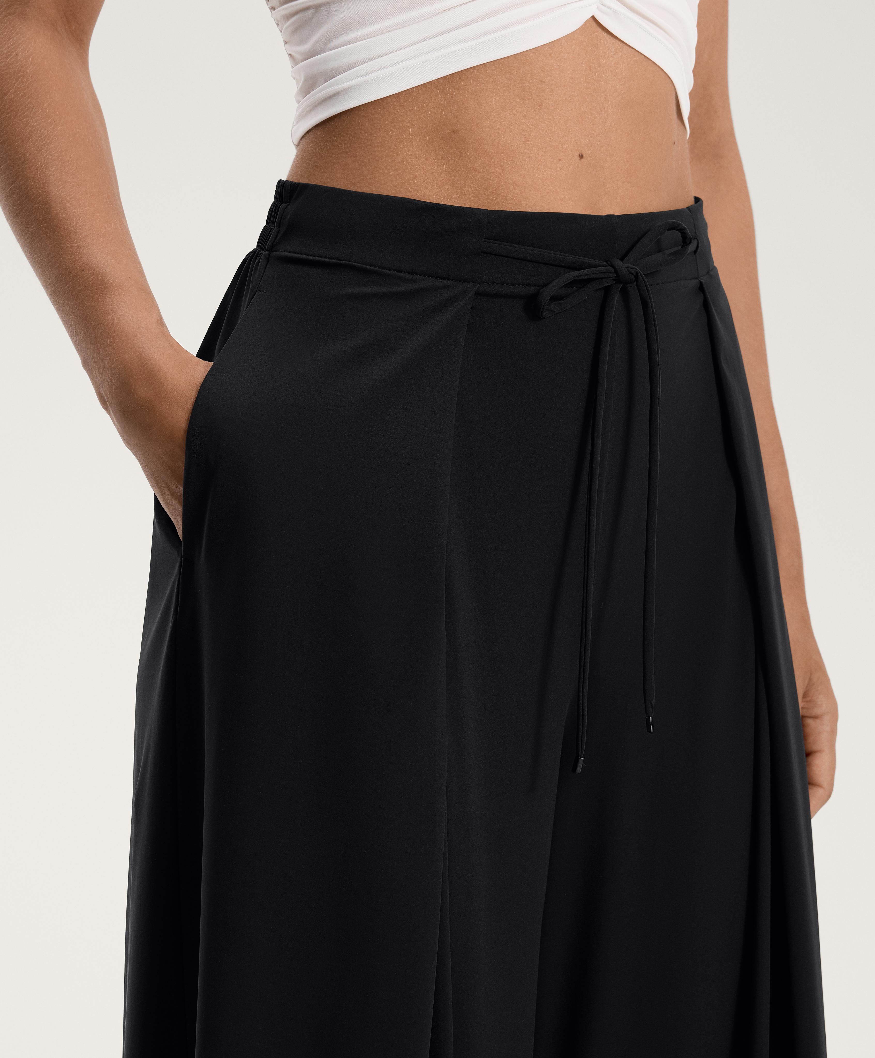 Light Touch wide-leg pleated trousers