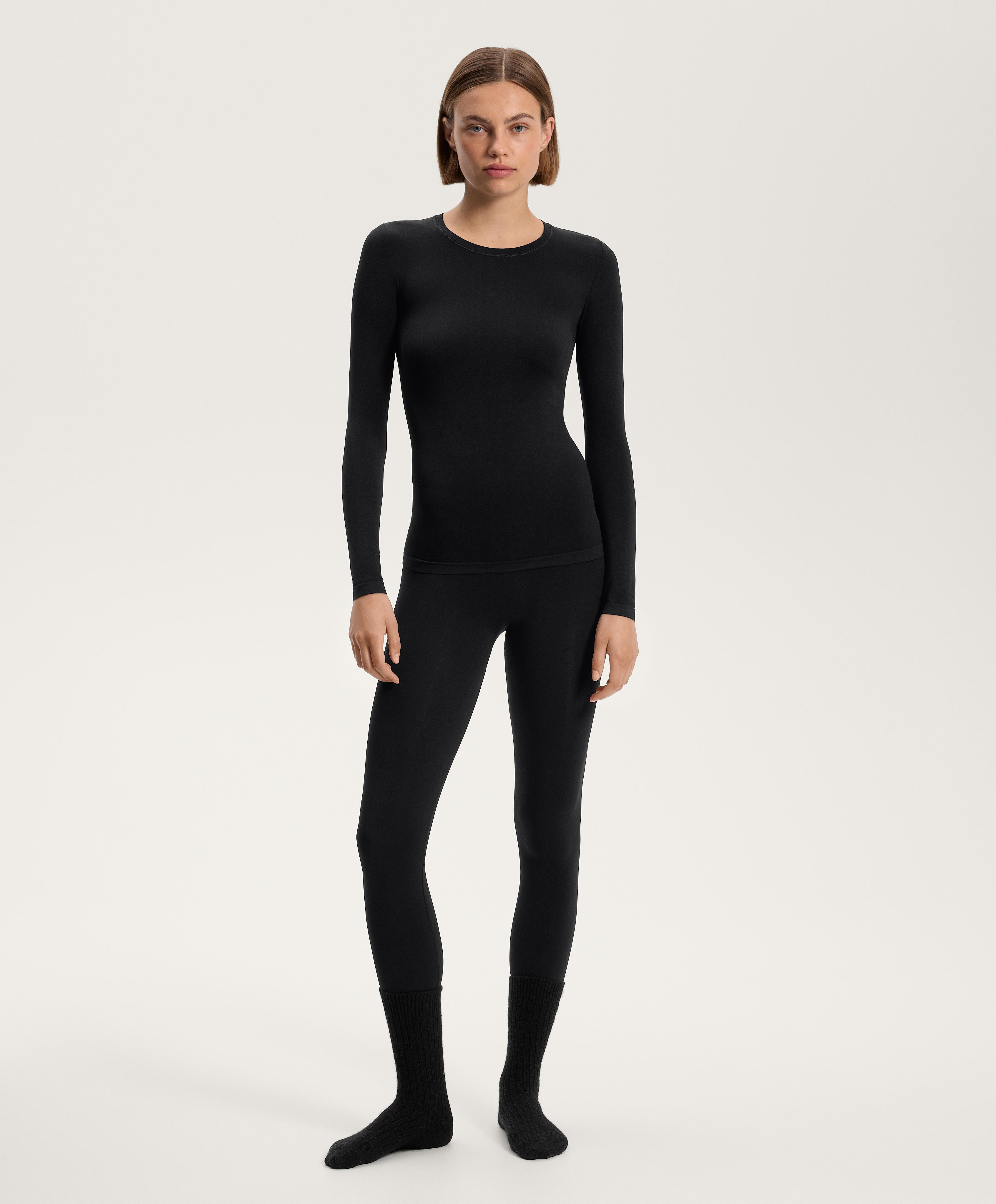Seamless black base layer total look