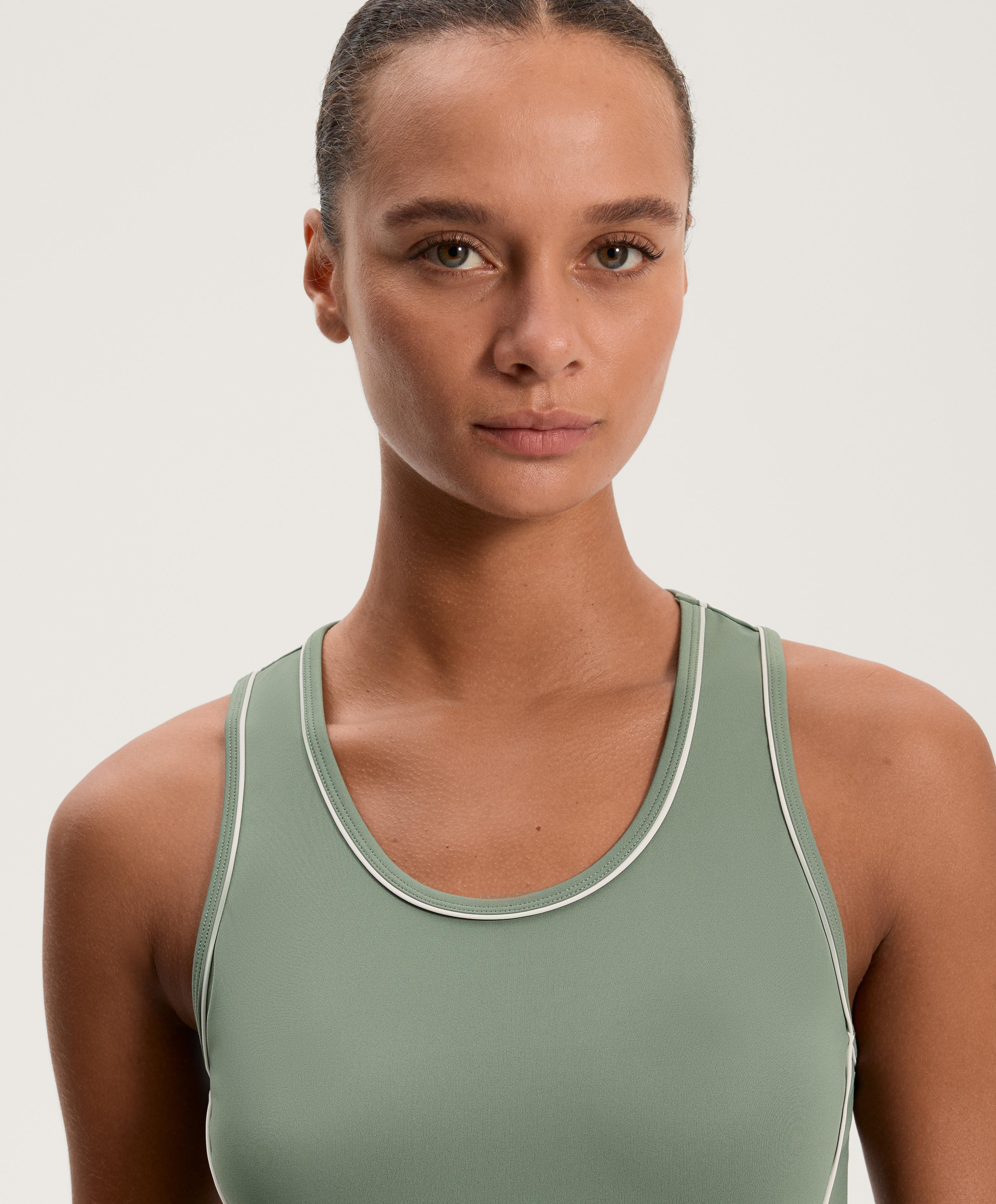 Piping detail sleeveless T-shirt