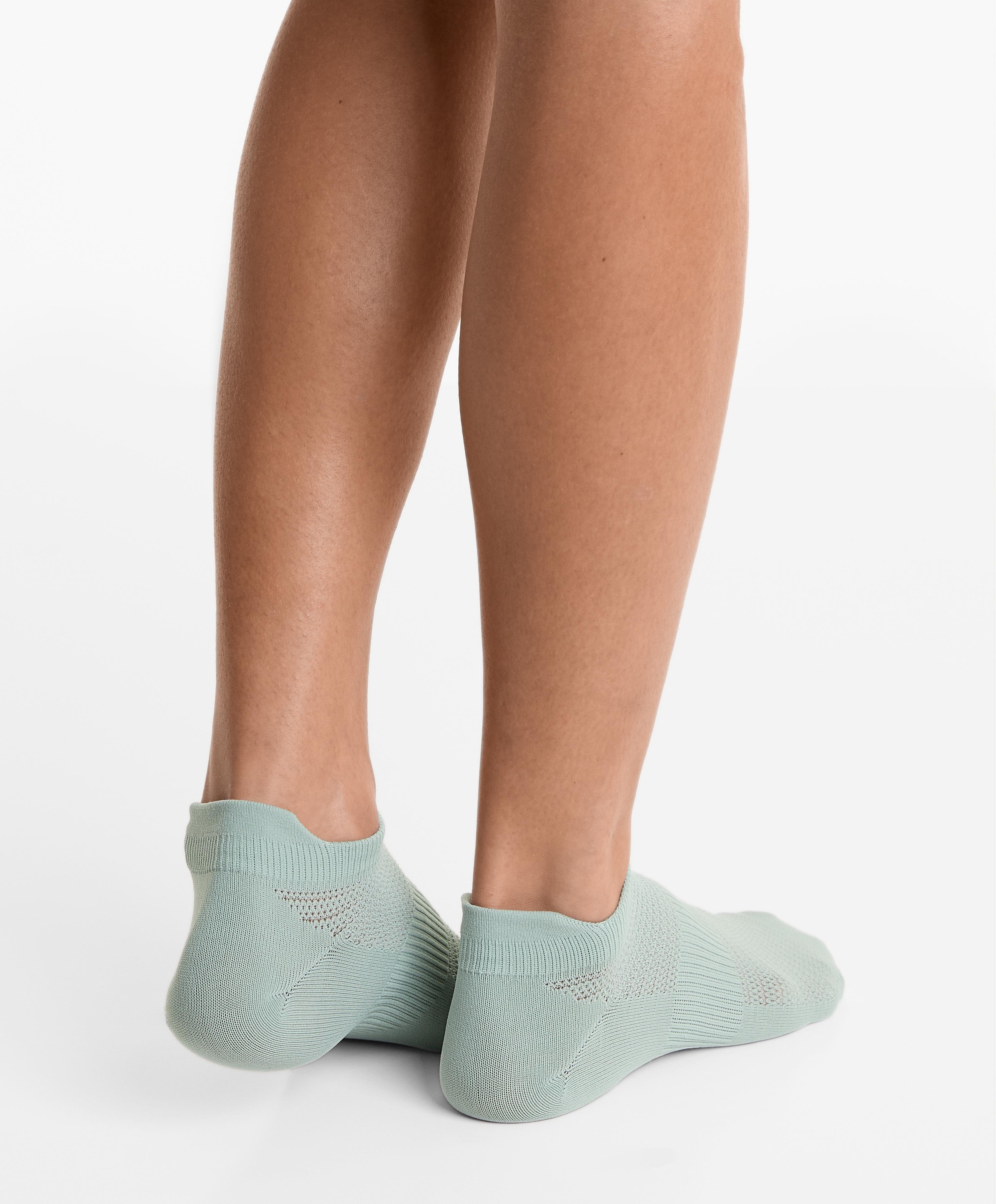 3-pack of tab trainer socks in a polyamide blend