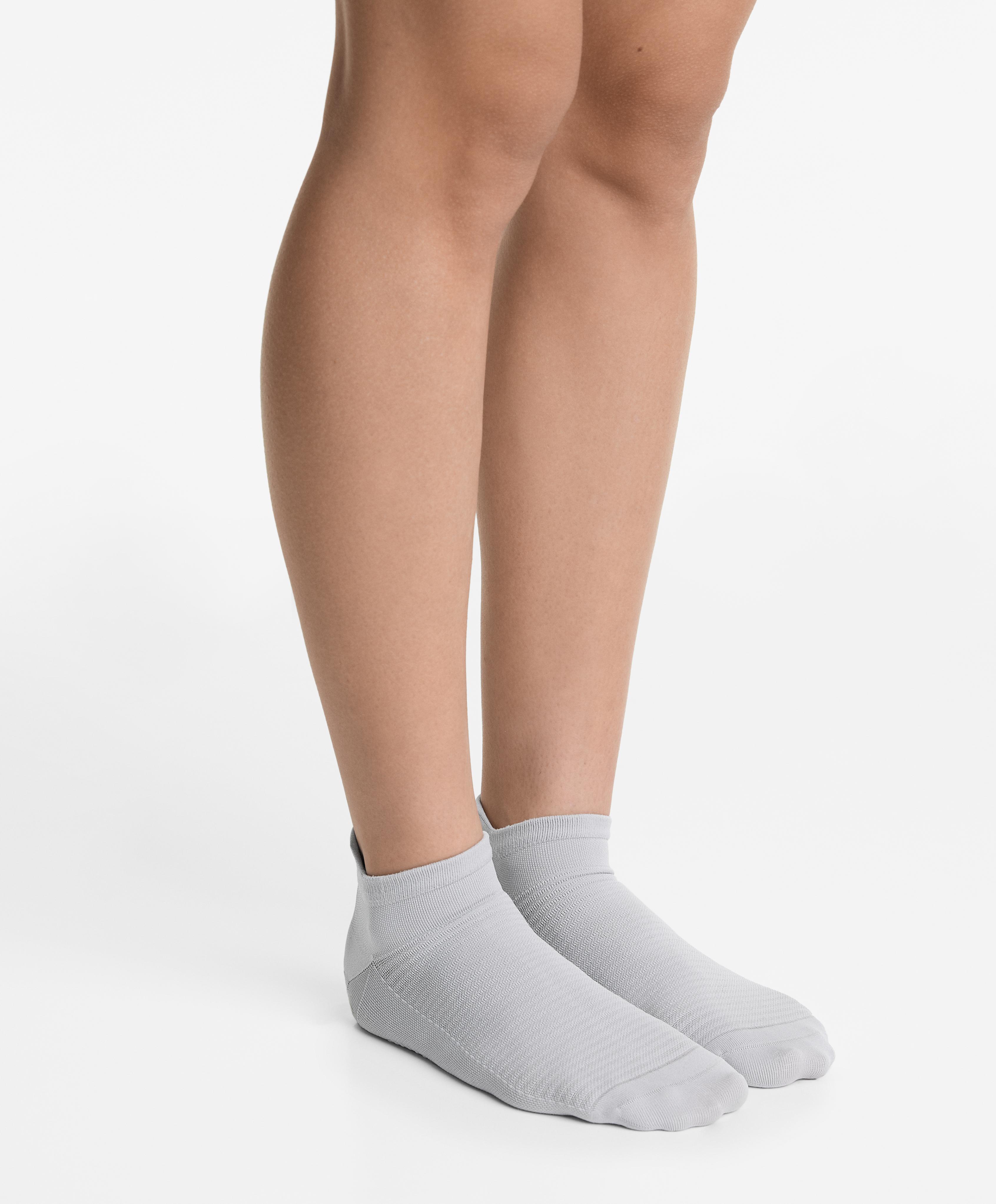 2 pairs of polyamide blend yoga and pilates sneaker socks