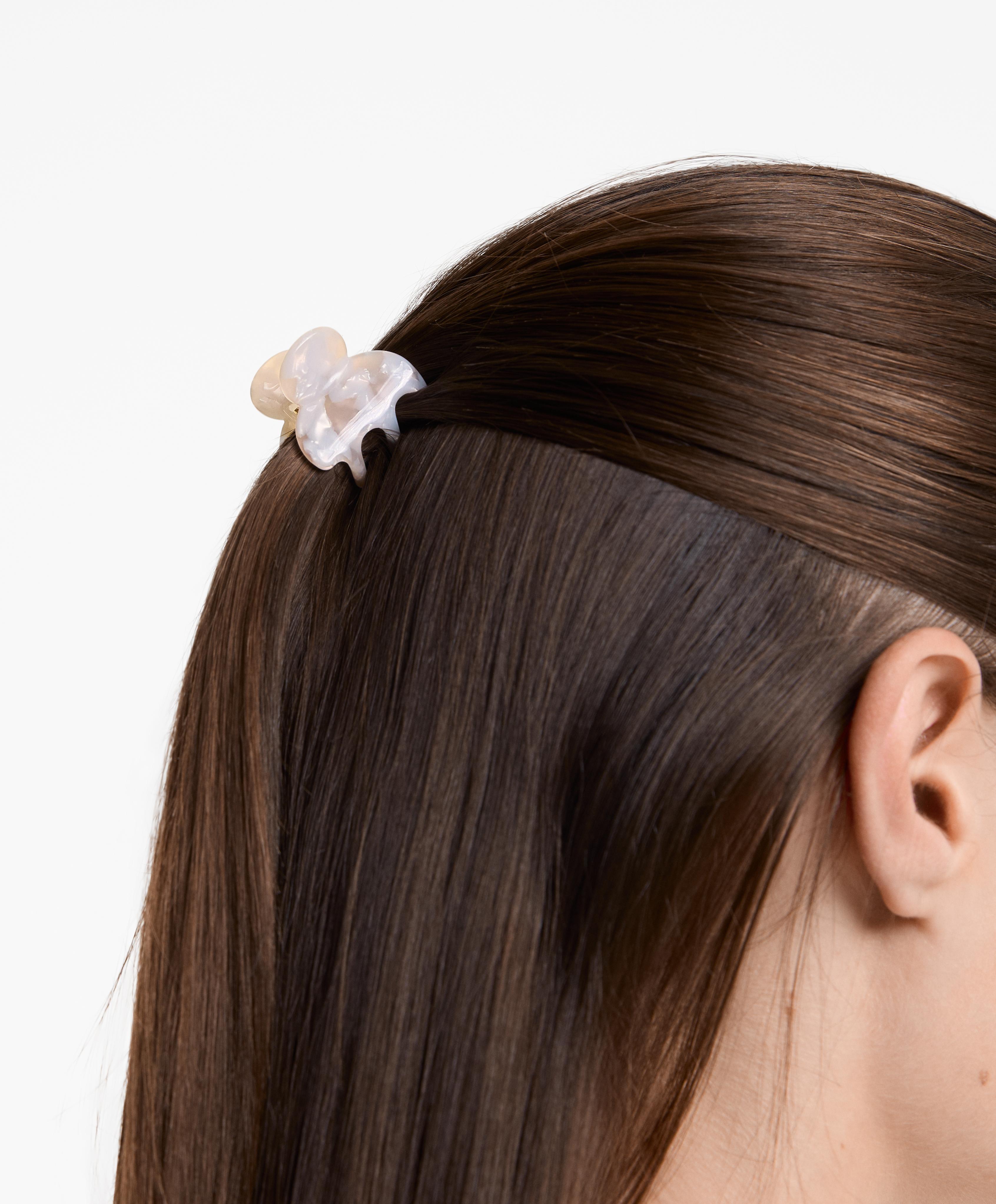 2 mini hair clips