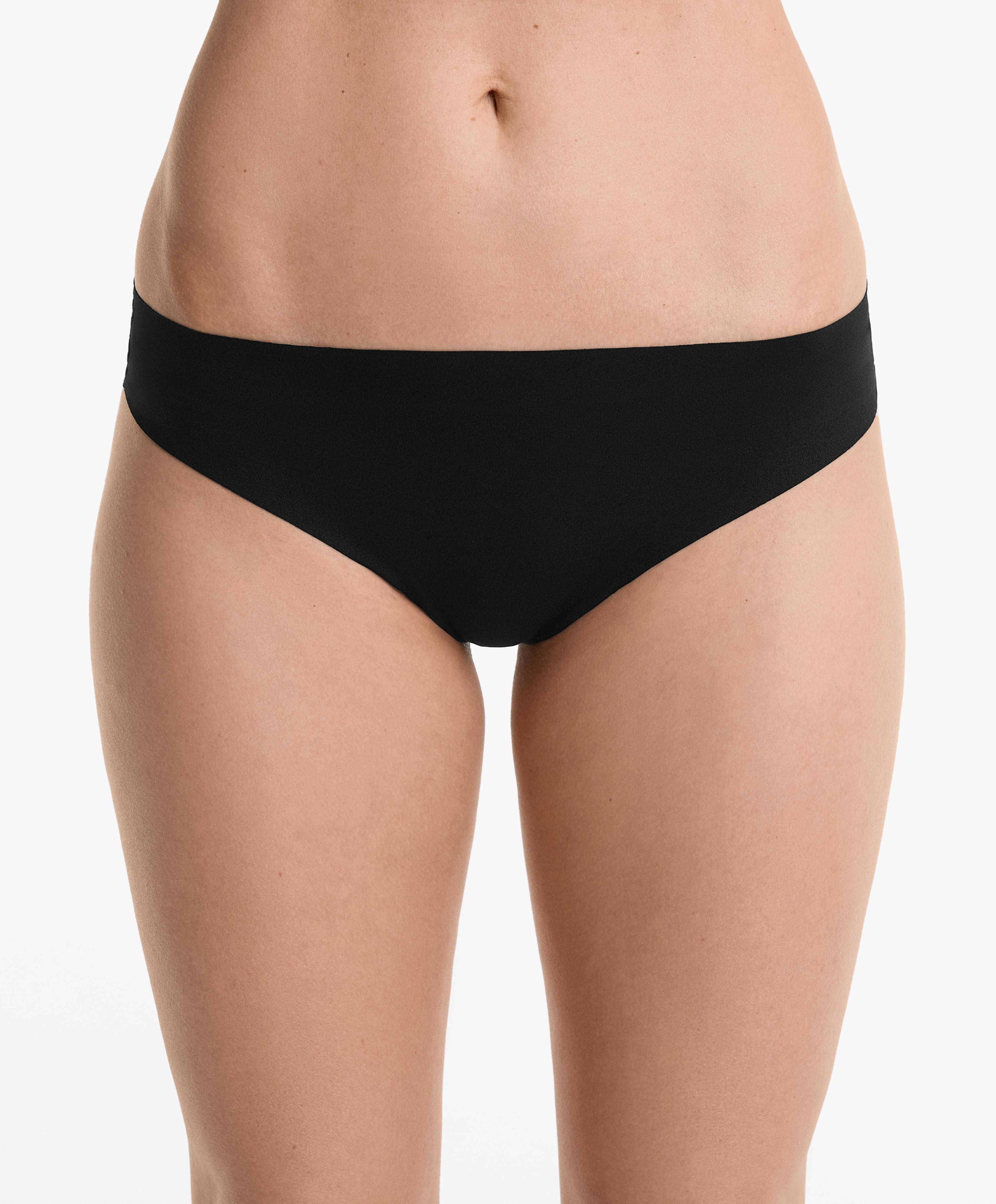 3 seamless invisible polyamide blend thongs