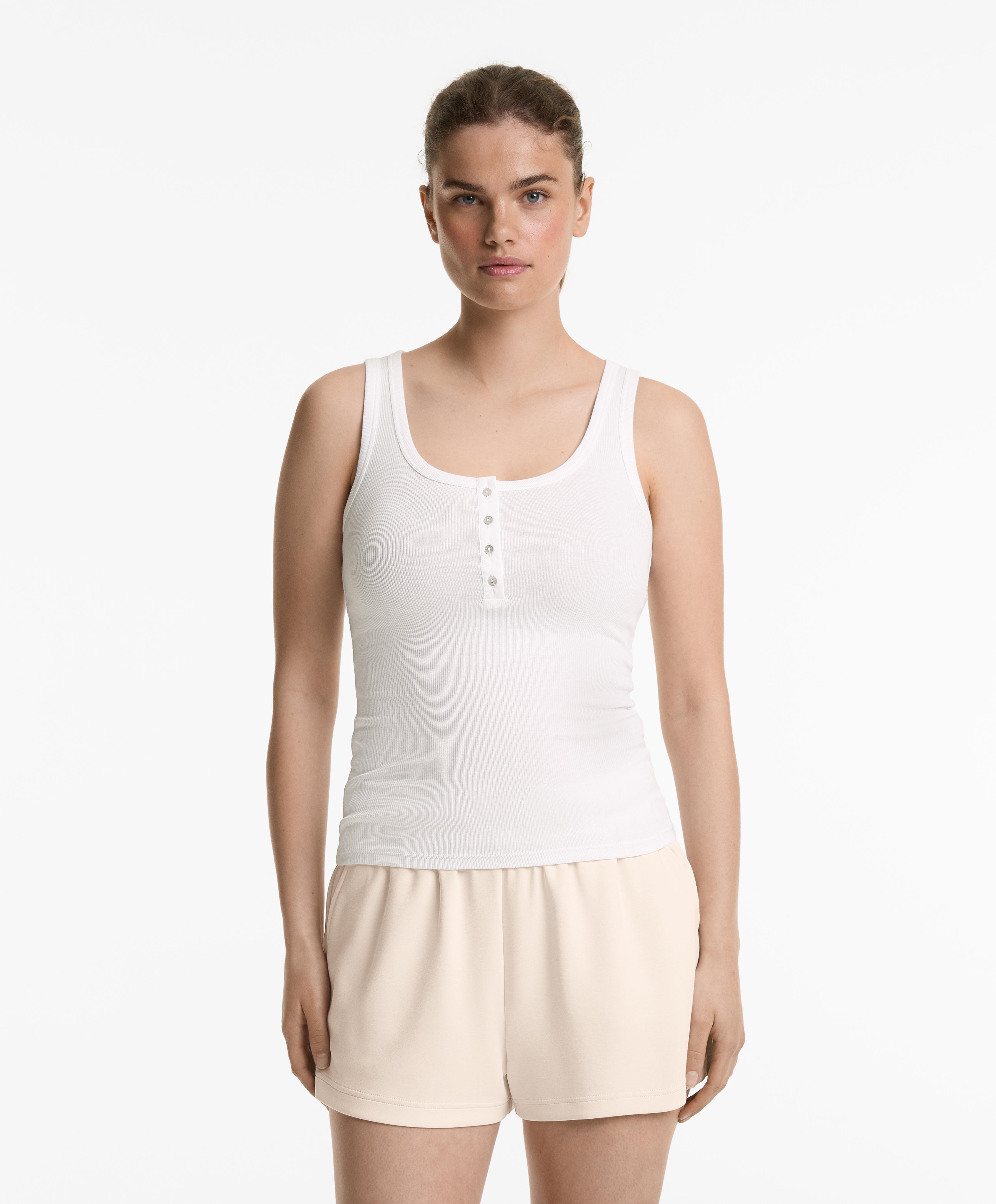 Sleeveless buttoned top with cotton and modal