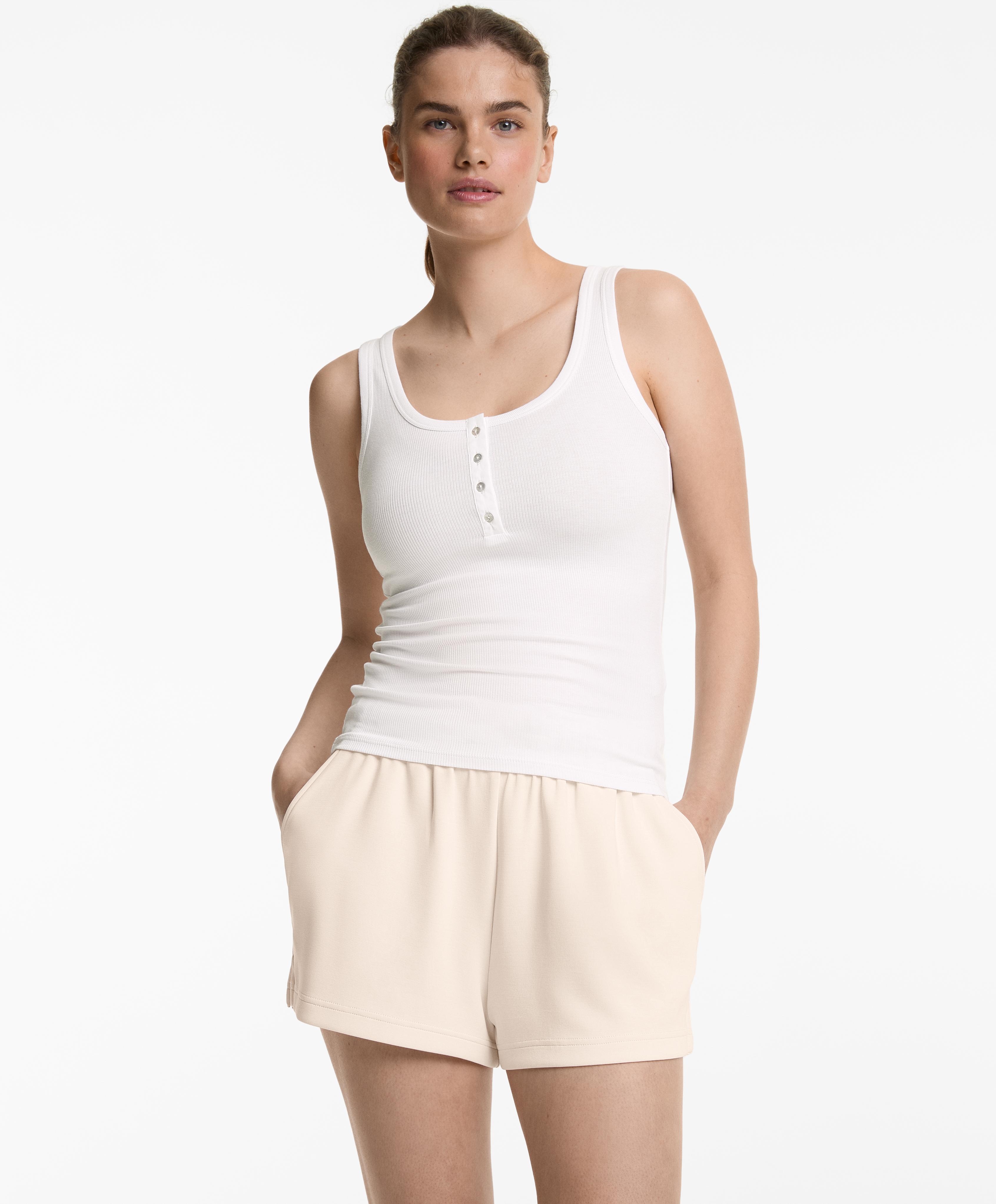 Sleeveless buttoned top with cotton and modal