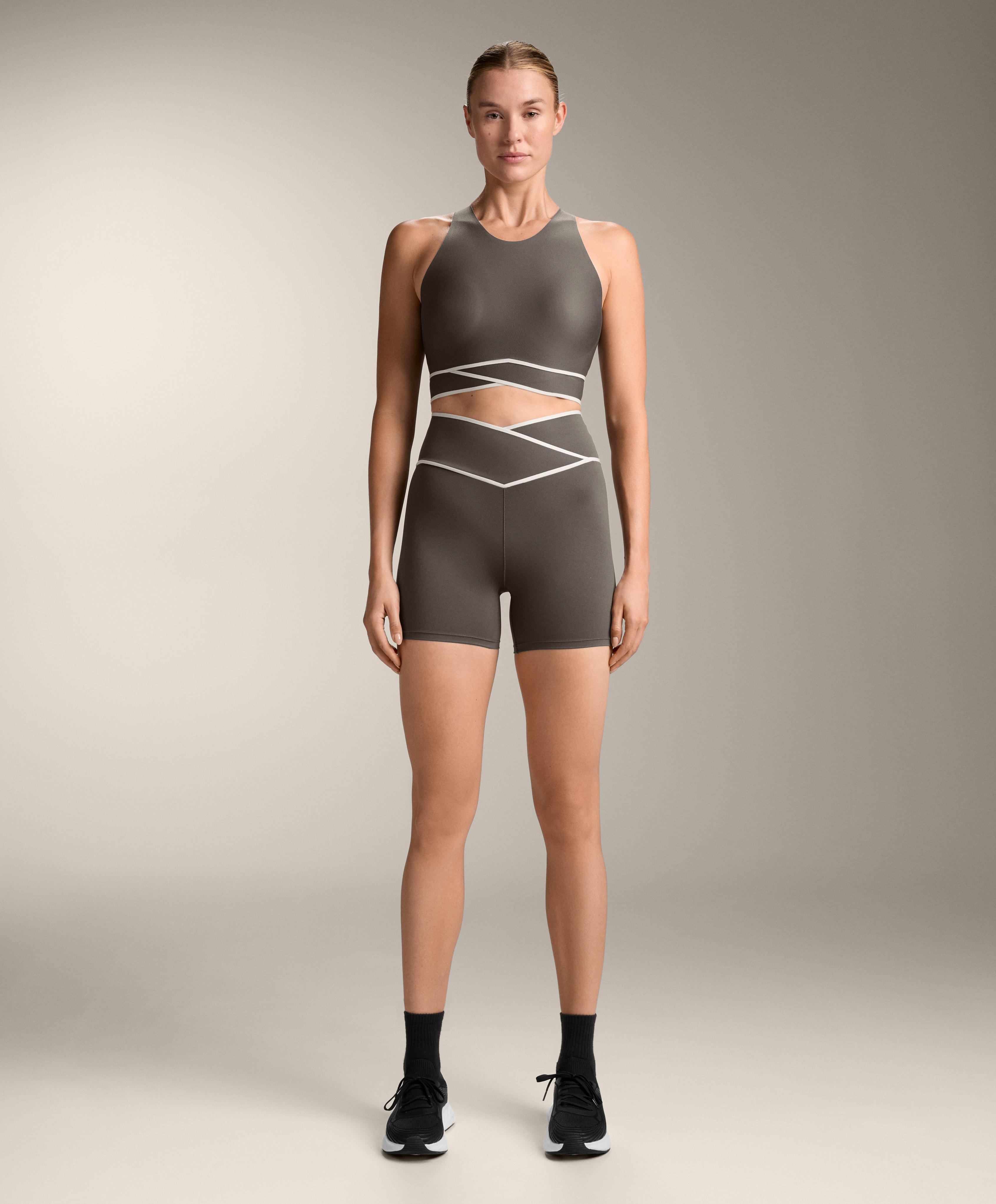 Perfect-adapt V-waist crossover 10 cm hot pants