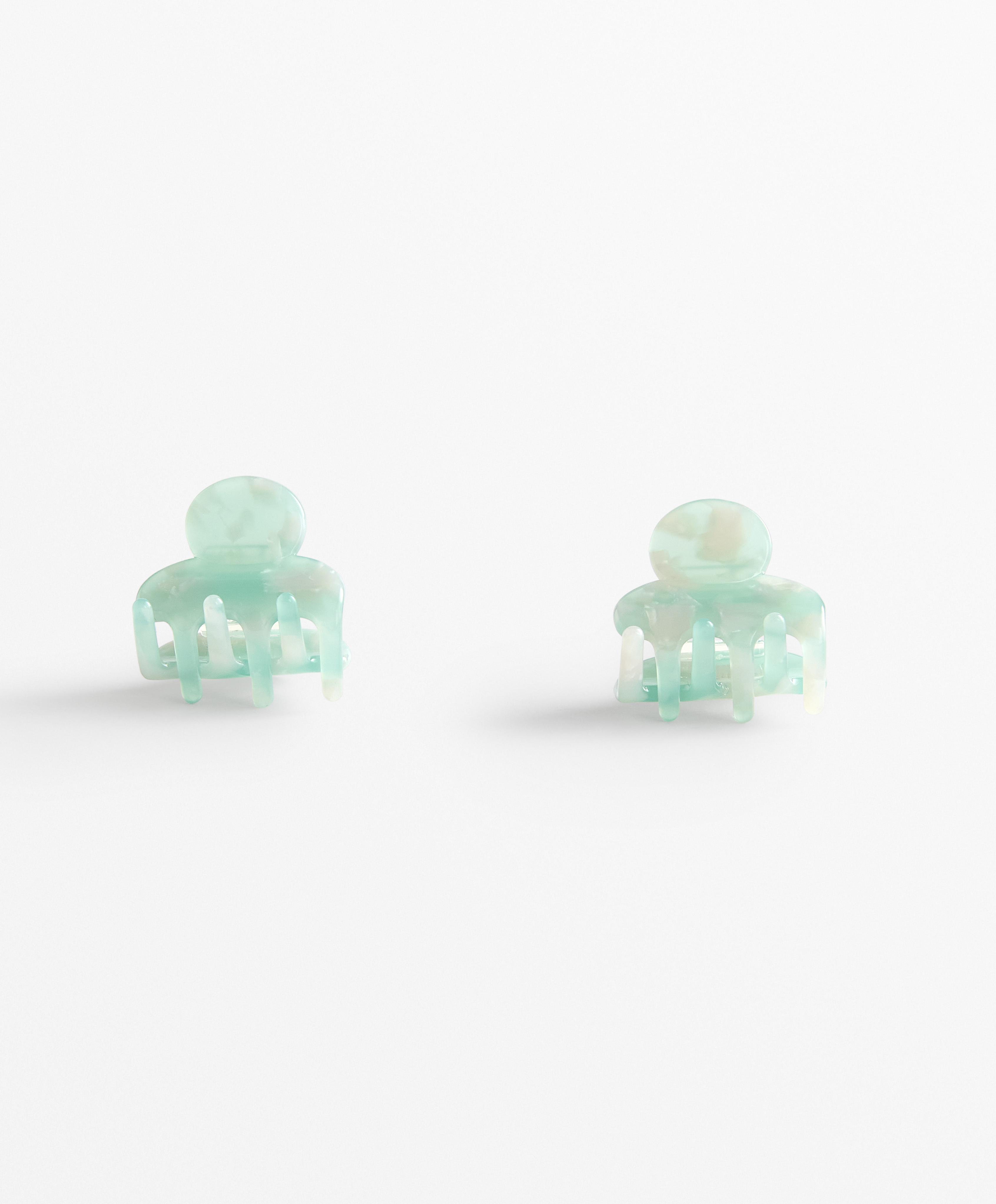 2 mini hair clips