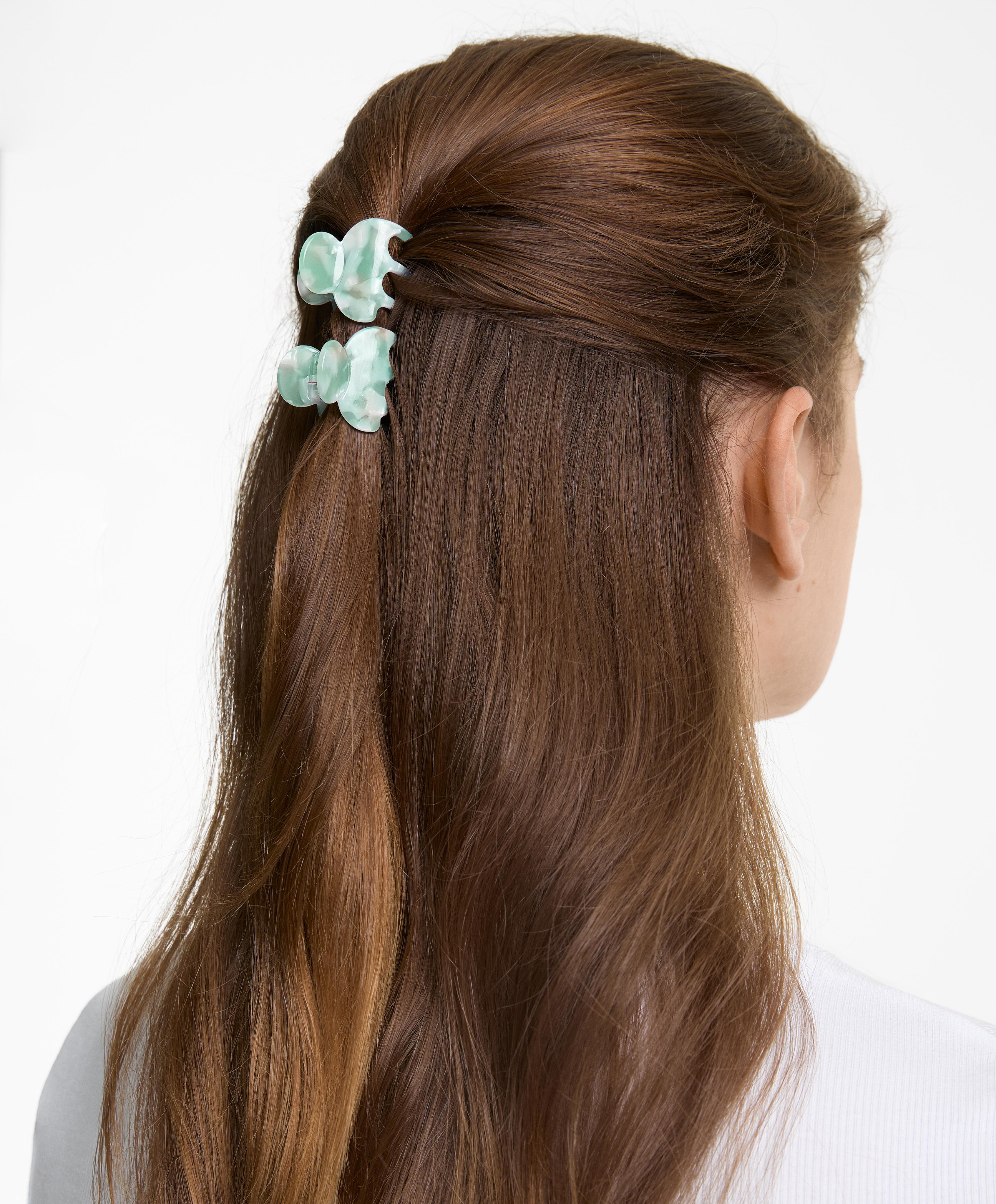 2 mini hair clips