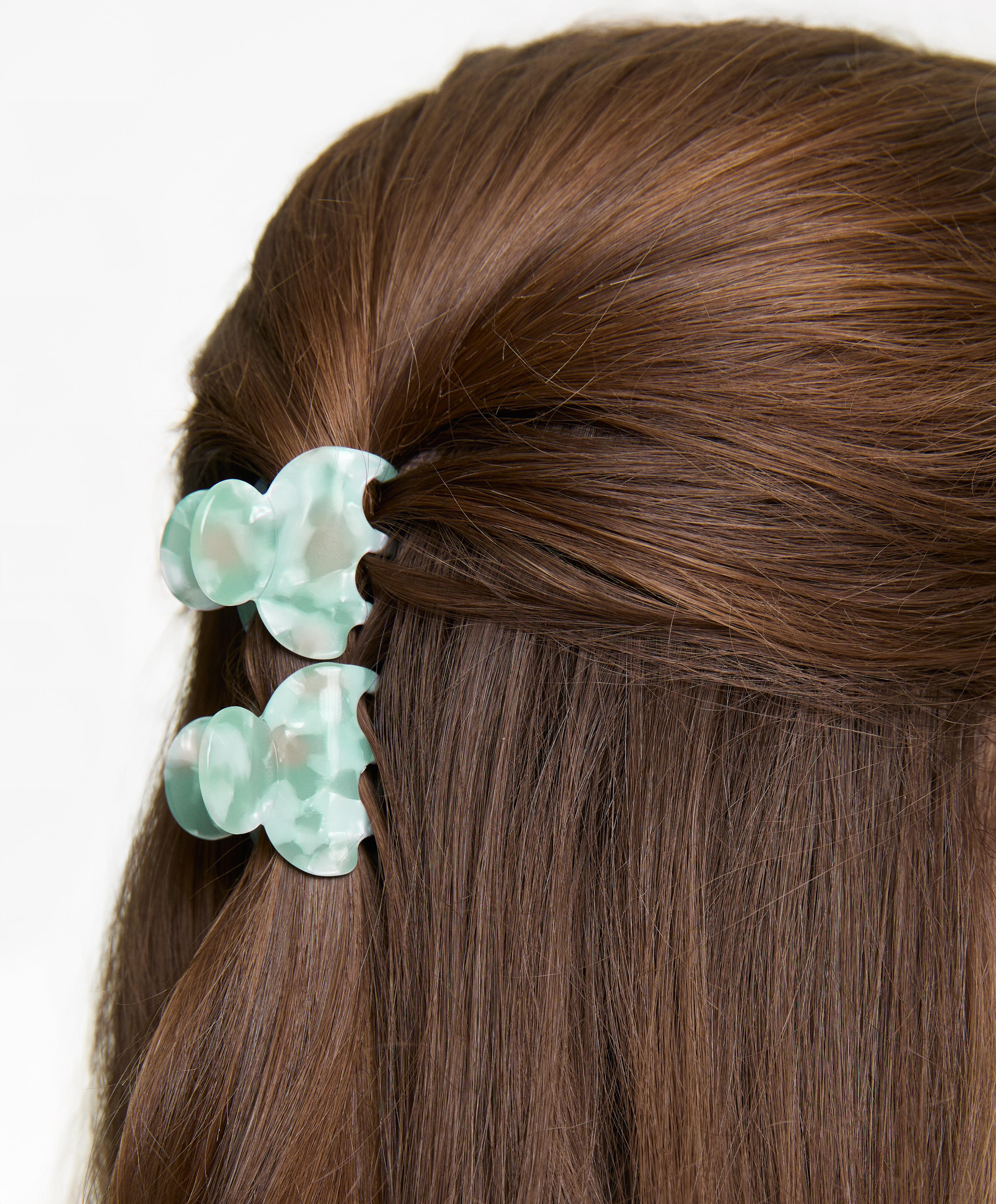 2 mini hair clips